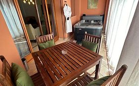 Lux Apt, Prime Location, Jacuzzi